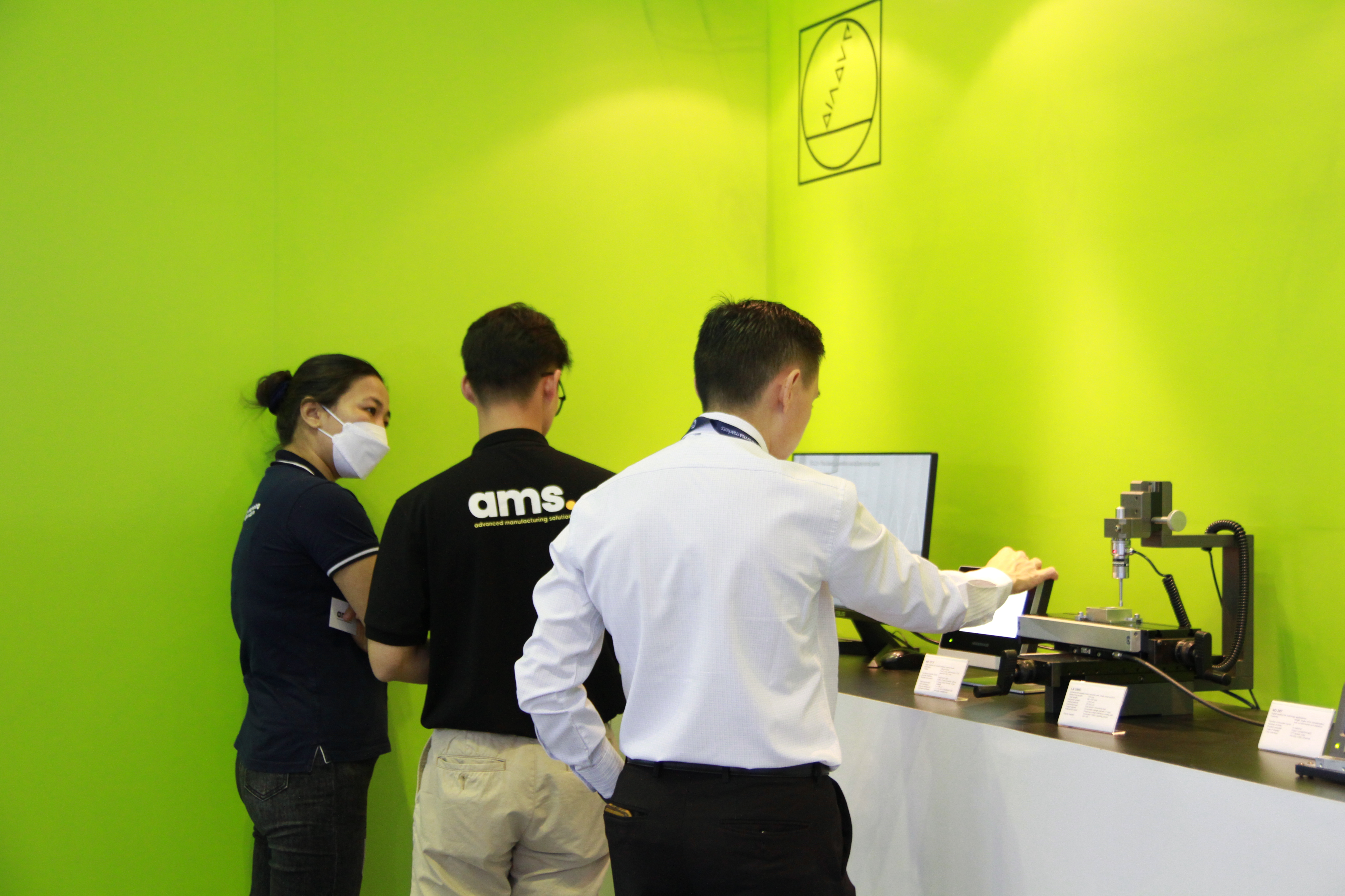 HEIDENHAIN - AMS booth welcoming customers HEIDENHAIN - AMS booth welcoming customers